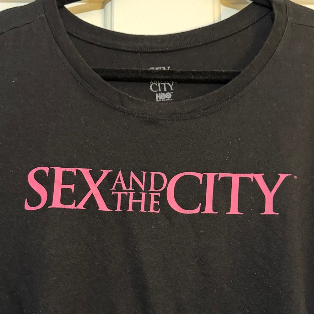 Torrid T-Shirt with Pink 'Sex and the City' Print - Picture 7 of 7